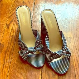 Shoe dazzle denim mules sz 9